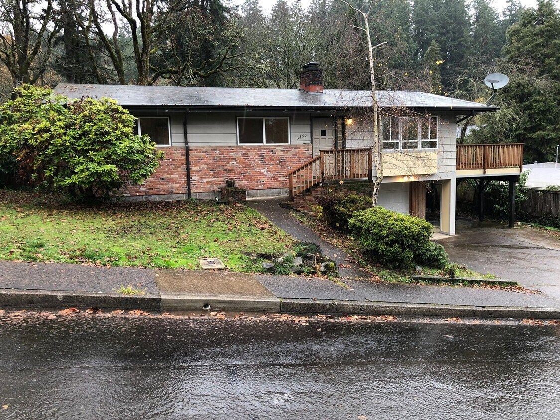 Primary Photo - Updated 3 bedroom 3 bath house in Eugene!