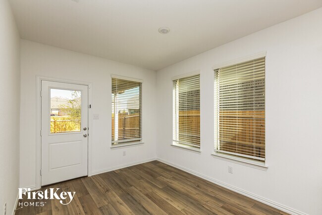 Building Photo - 2544 Northcote Dr