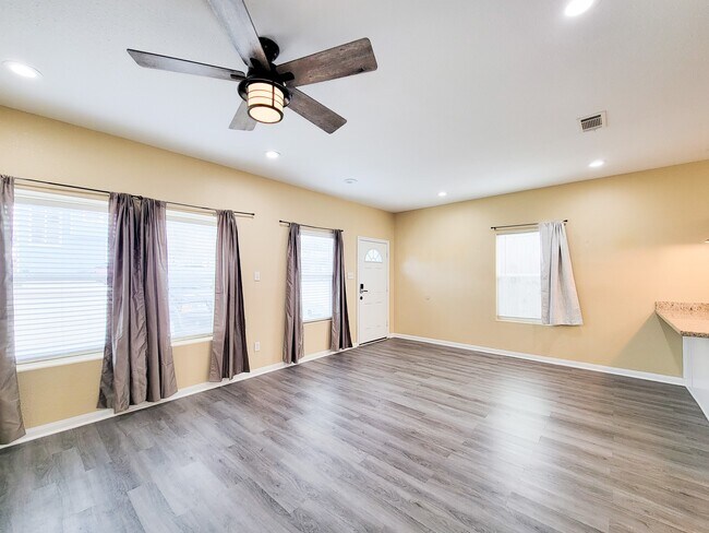 Foto del edificio - 16361 Eastchase St