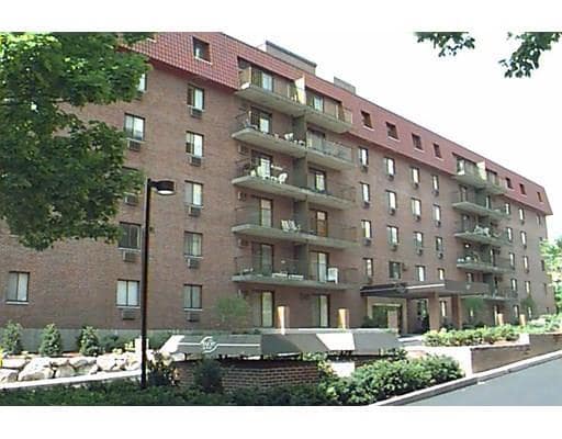 Building Photo - 135 Pleasant St