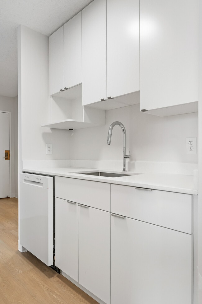 kitchen - Metro Pointe Burnaby