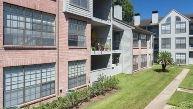 Foto del edificio - 450 El Dorado Blvd