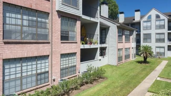 Building Photo - 450 El Dorado Blvd