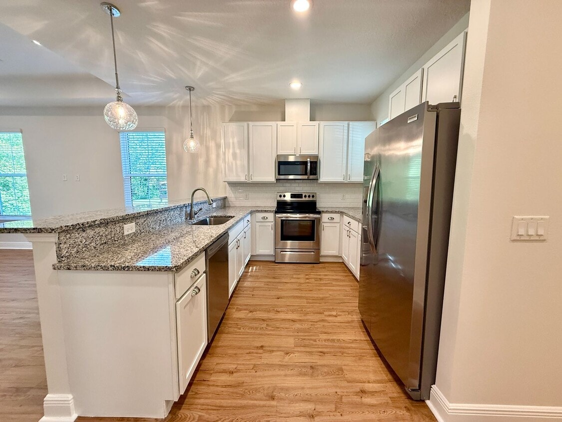 Primary Photo - Gorgeous, Modern 2/2 Duplex in Orange City!