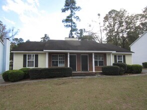 Building Photo - 5 Wooddale Dr