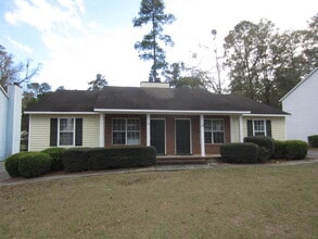 Building Photo - 5 Wooddale Dr