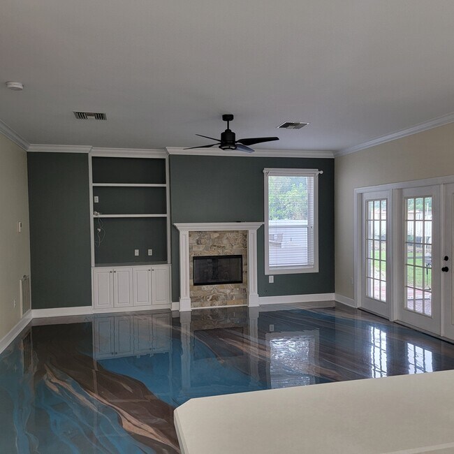 Building Photo - 1005 Misty Hollow Ln