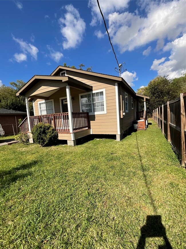 Building Photo - 2515 Harris St