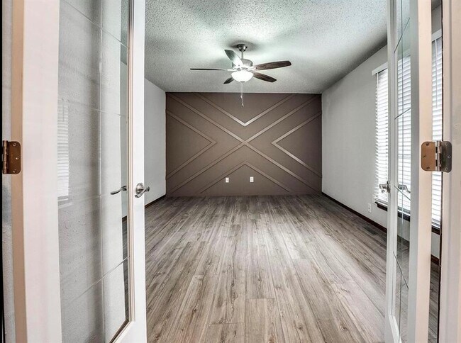 Foto del edificio - 721 Claremont Dr