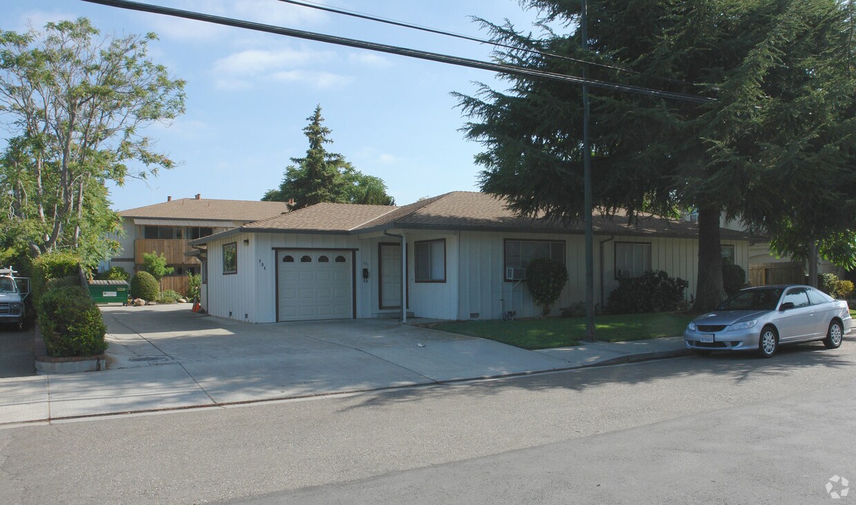 Primary Photo - 131 Shelley Ave