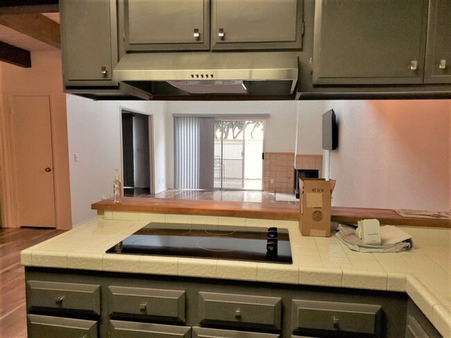 Building Photo - 3 br, 3 bath House - 2049 Village Lane