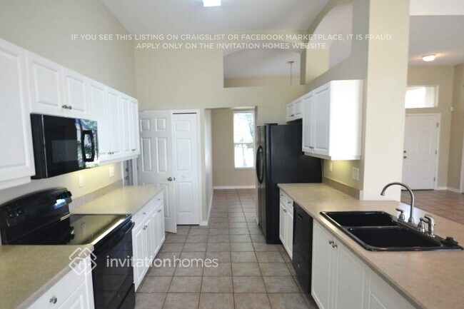 Foto del edificio - 1720 Creekwater Blvd