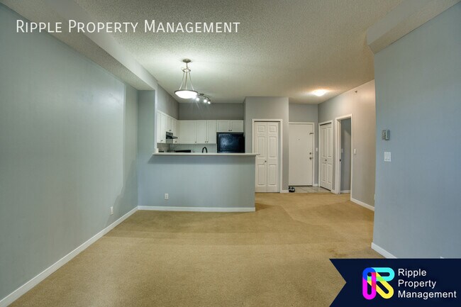 Building Photo - GORGEOUS 1 BED+DEN/ 1 BATHS CONDO