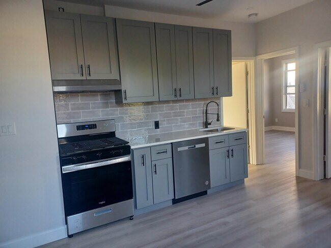 Building Photo - 127 W 13th St