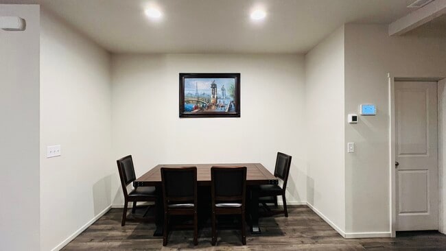 Dining - 720 NE 138th Pl