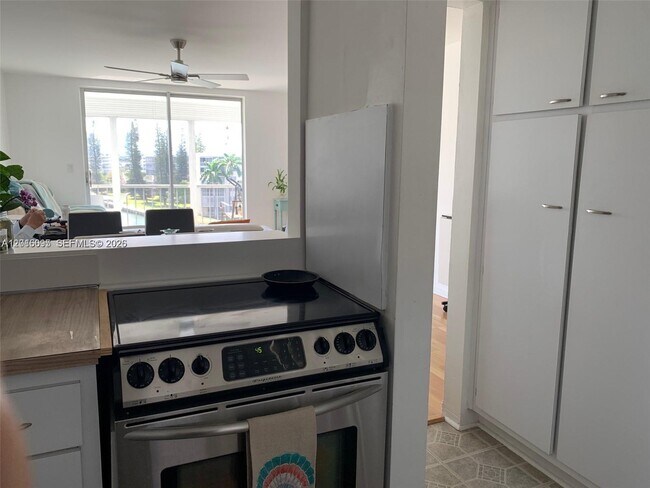 Foto del edificio - 2851 Leonard Dr