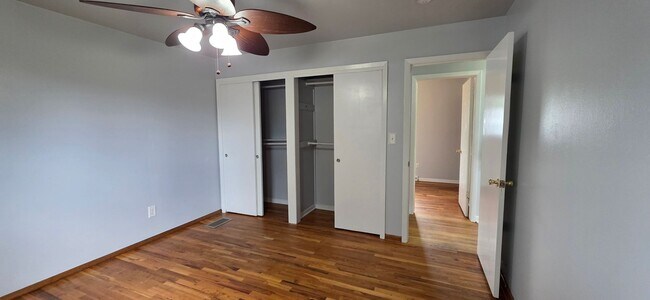 Foto del edificio - 3946 E 6th St