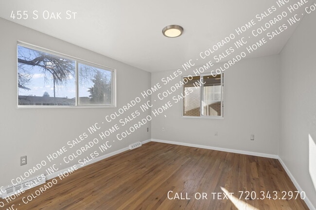 Building Photo - 455 S Oak St