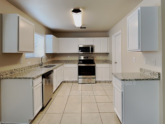 Building Photo - 136 Rustic Acres