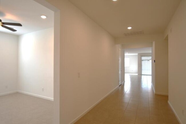 Foto del edificio - 4021 E Caitlin Dr