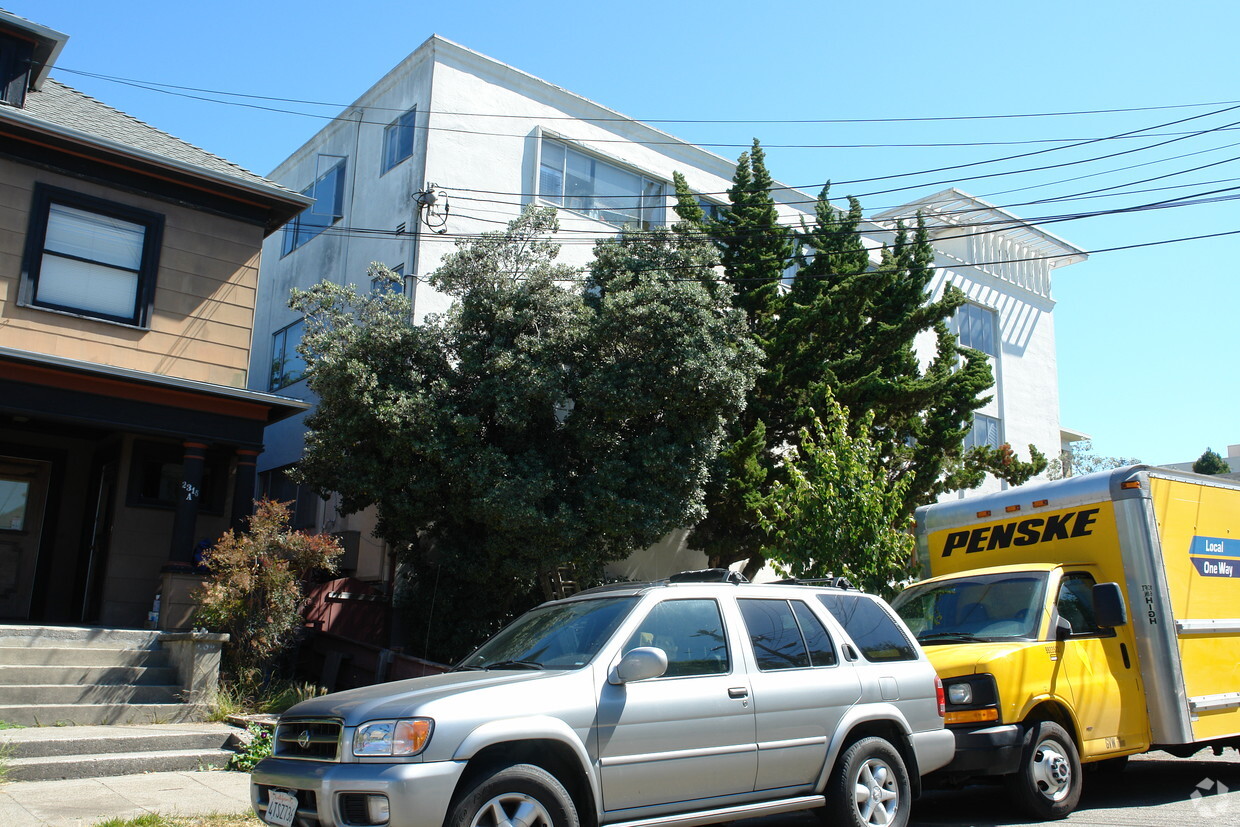 Foto del edificio - 2321 Russell St