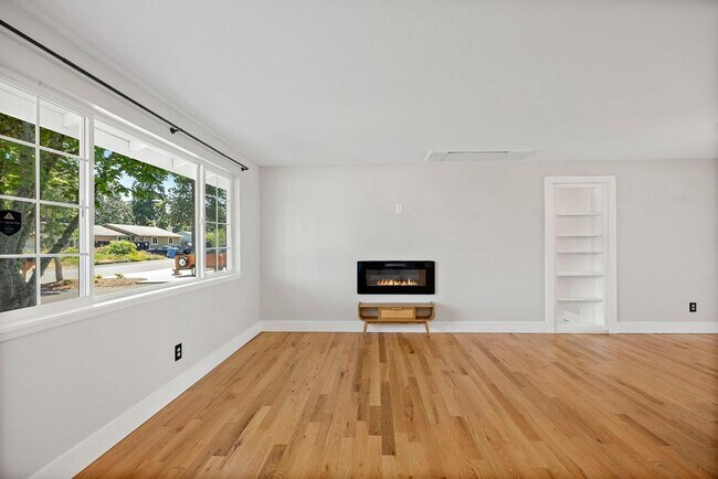 Foto del edificio - Beautiful Steilacoom Home with Private ADU, Covered Patio, Bonus Gym & A/C!