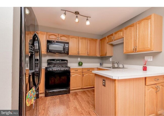 Building Photo - 106 Fir Dr