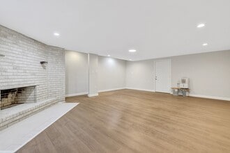 Building Photo - 148 S Oak Bluff St