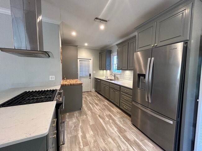 Building Photo - Precious 2 Bed House in South Highland