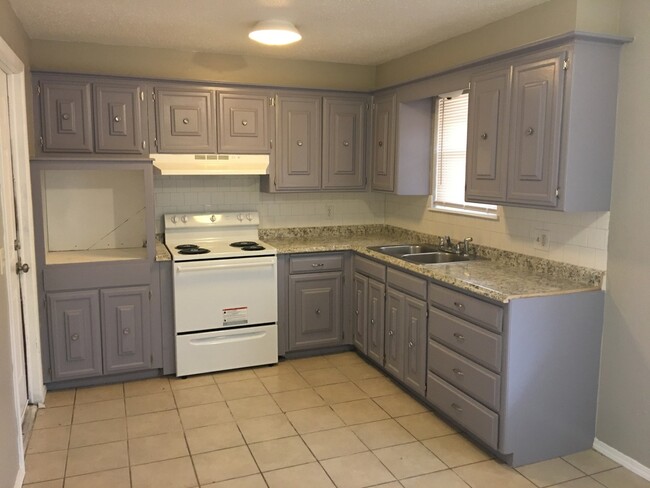 Foto del edificio - Nice 3-bed 1-bath home for rent in SE OKC.