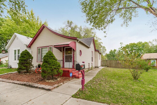 Building Photo - 827 Osage St