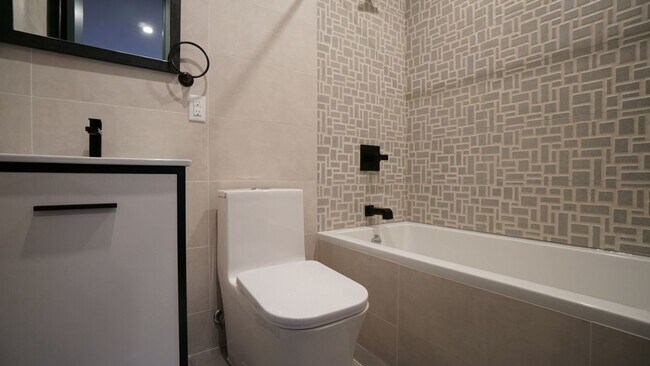 Foto del edificio - 534 Driggs Ave