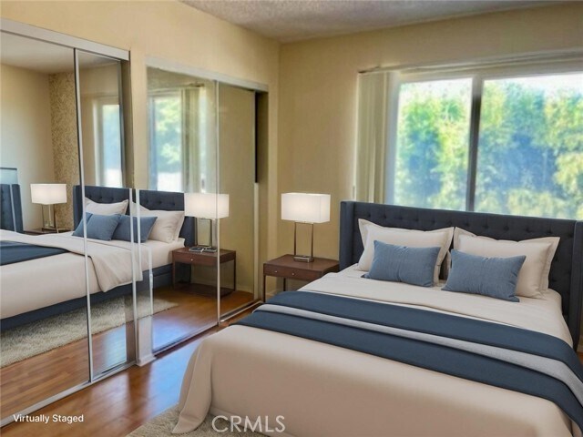Foto principal - 22855 Vanowen St