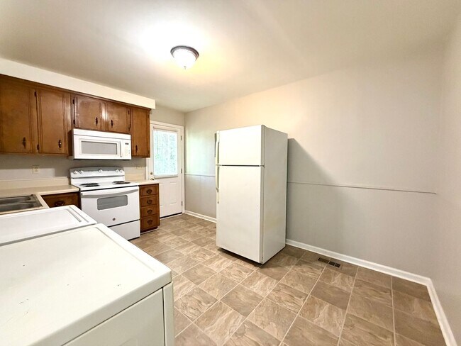 Building Photo - Bancroft Circle Apartments