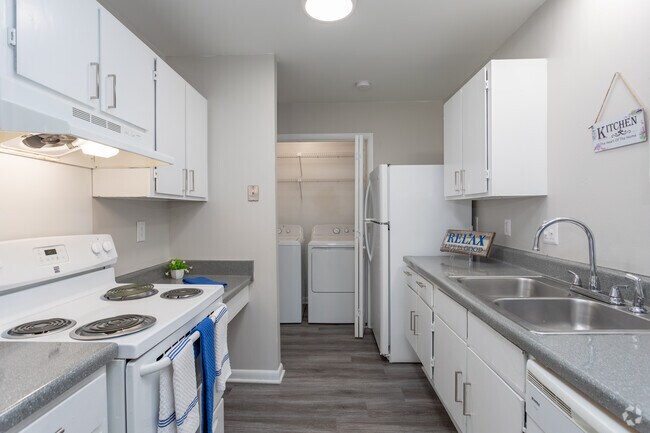 2BR, 2BA - 1080SF 2A - Cocina - Landmark Flats