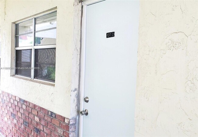 Foto del edificio - 4163 SW 67th Ave