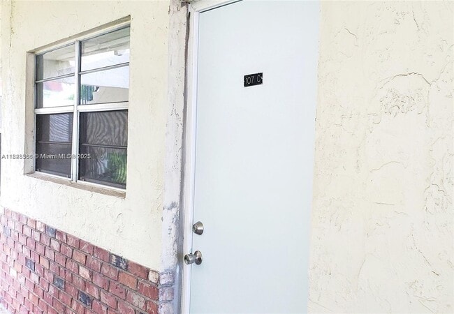 Building Photo - 4163 SW 67th Ave