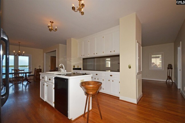 Foto del edificio - 560 Regatta Rd