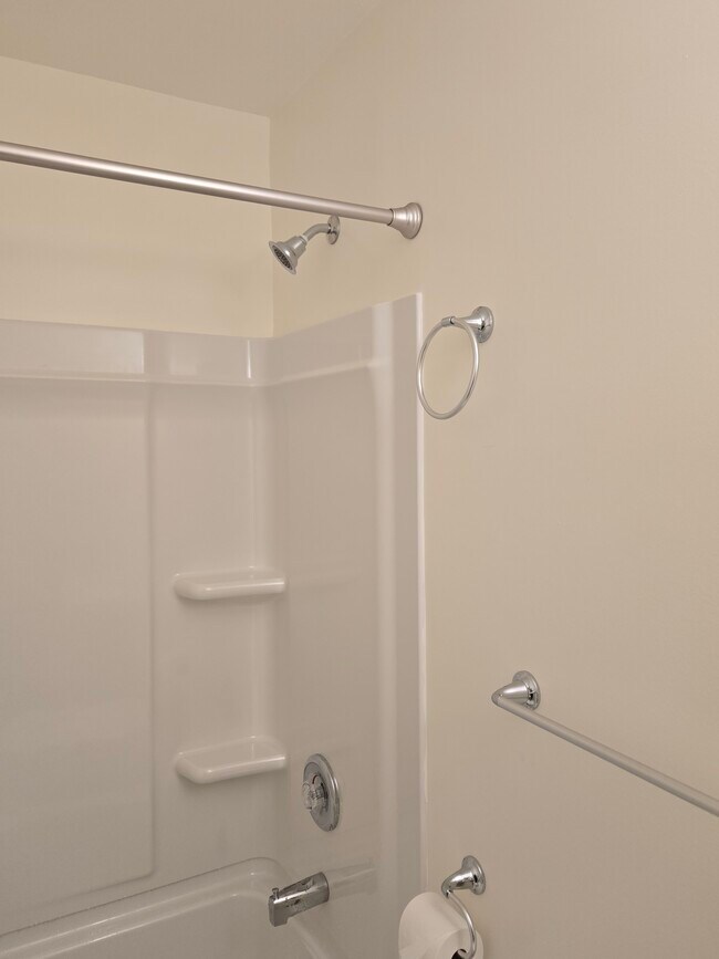 Foto del edificio - 77 Juniper Rd