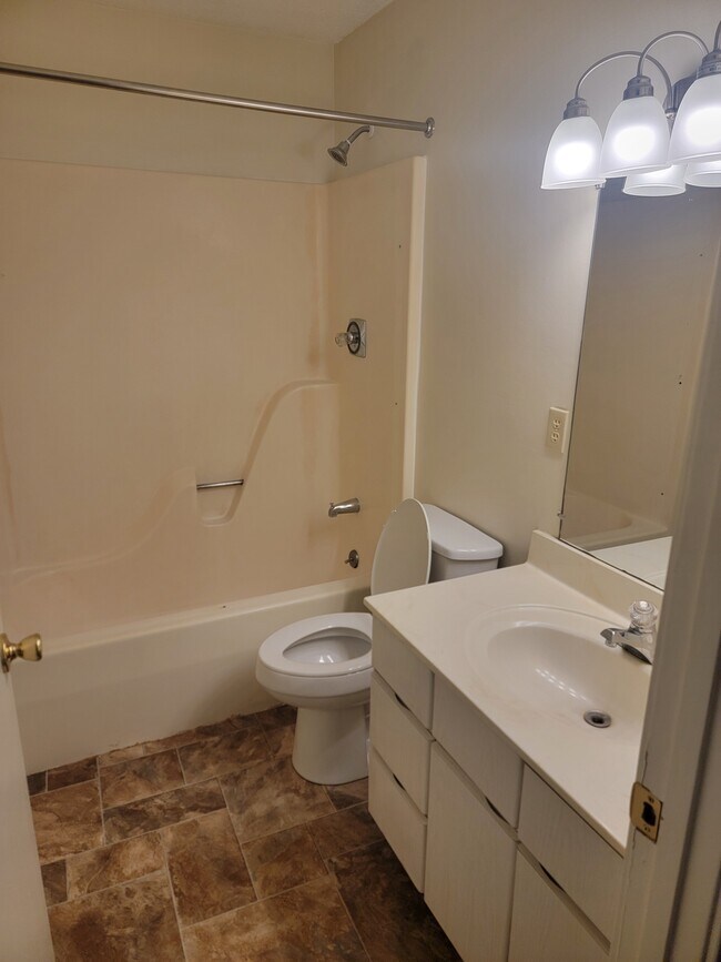 Building Photo - 8457 Shawn Ridge Dr