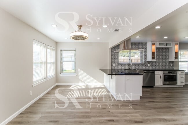 Foto del edificio - Everything You Need. All Right Here.