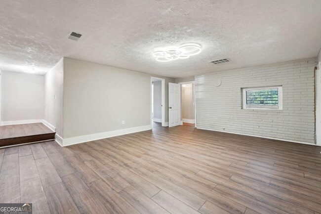 Building Photo - 276 Fairburn Rd NW