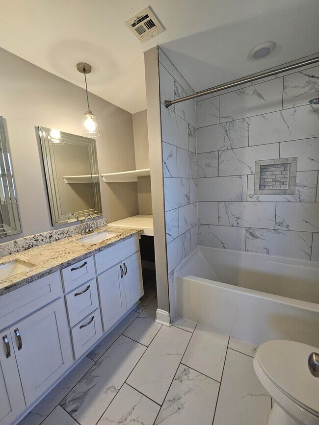 Foto del edificio - 4 Bedroom, 2 Bath Newly Renovated House for Lease