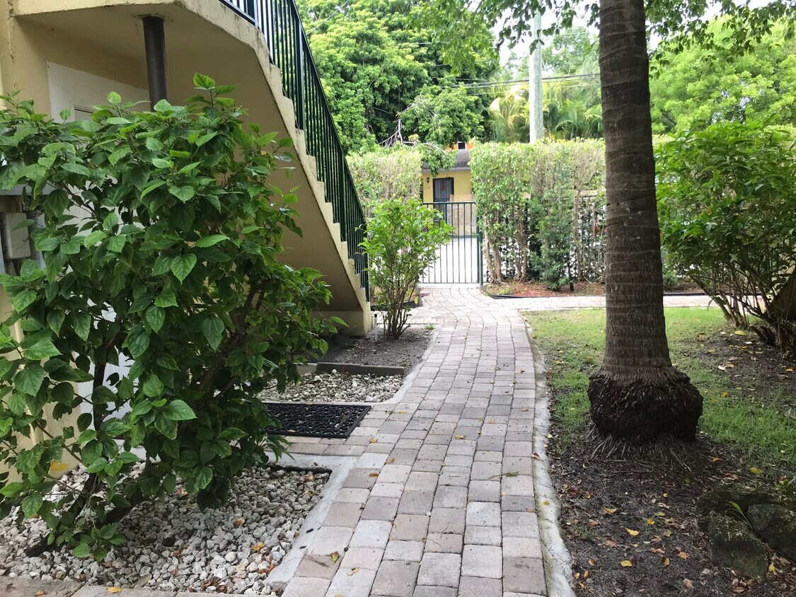 Foto principal - 6177 NE 5th Ave