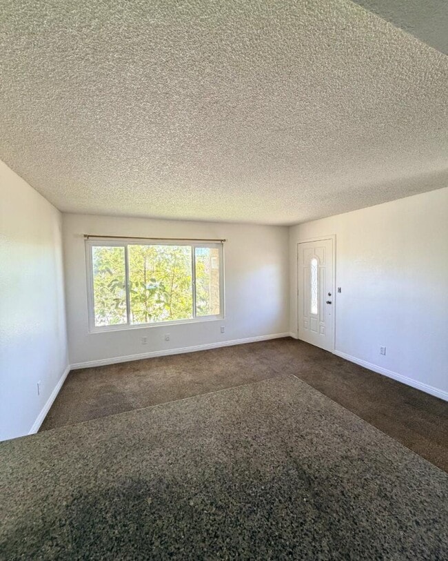 Building Photo - 8026 Juniper Ave