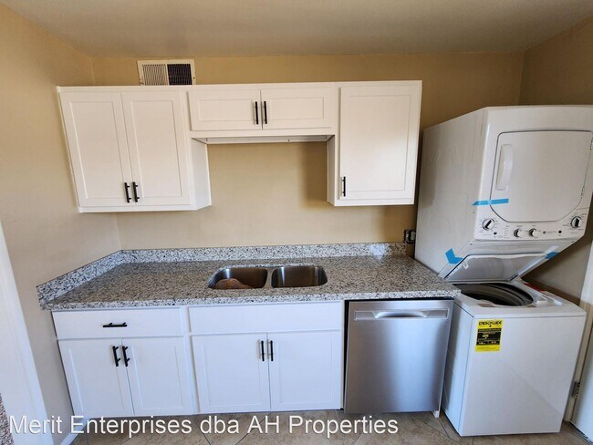 Foto del edificio - 2 br, 1 bath House - 3615 E YALE ST