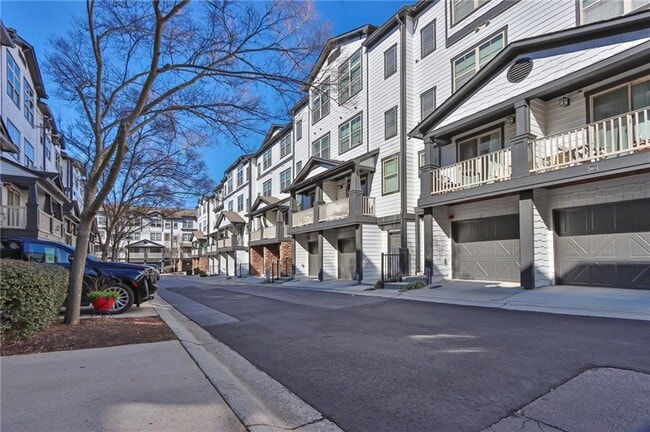 Building Photo - 215 Semel Dr