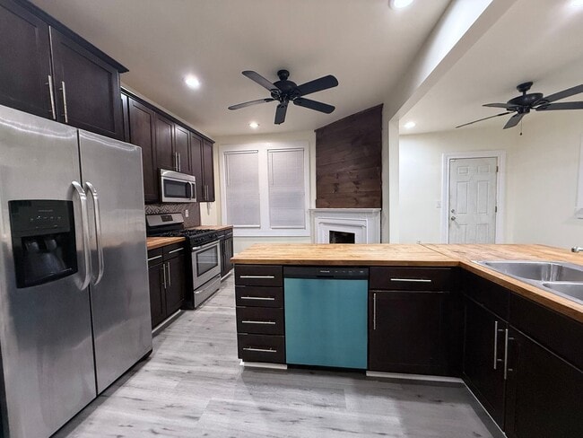 Building Photo - Updated 3BR 1 bath house now showing!