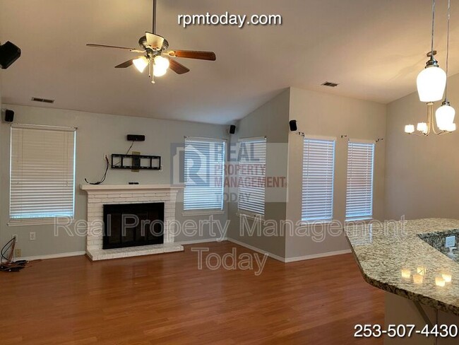 Building Photo - 4909 Winona Ct NE