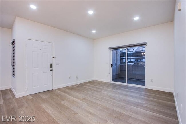 Foto del edificio - 7255 W Sunset Rd